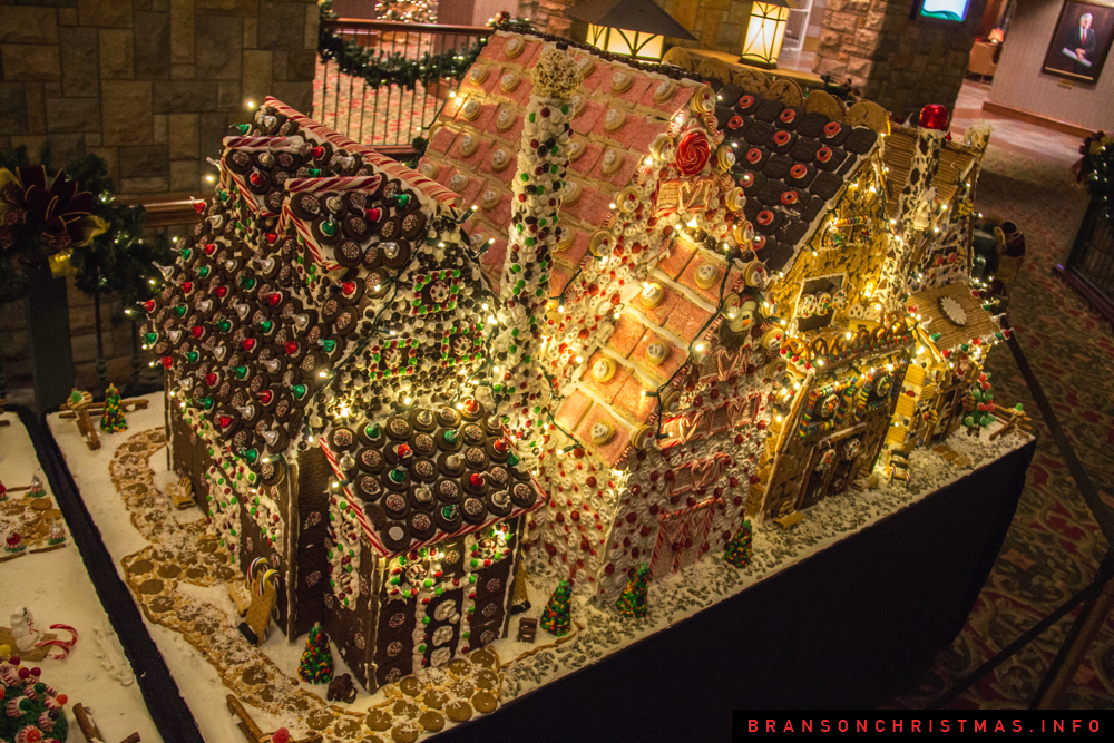 25 photos of Chateau on the Lake’s gingerbread house village Branson