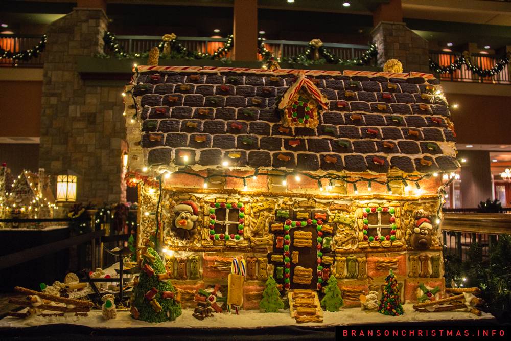 25 photos of Chateau on the Lake’s gingerbread house village Branson