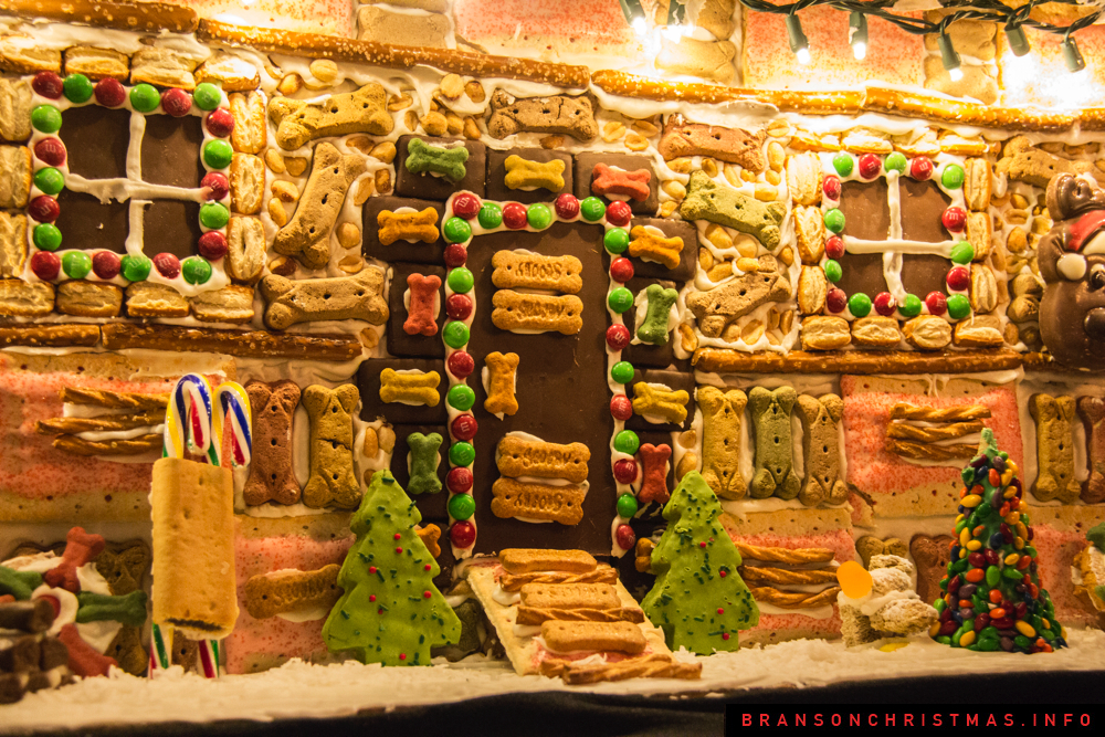 25 photos of Chateau on the Lake’s gingerbread house village Branson