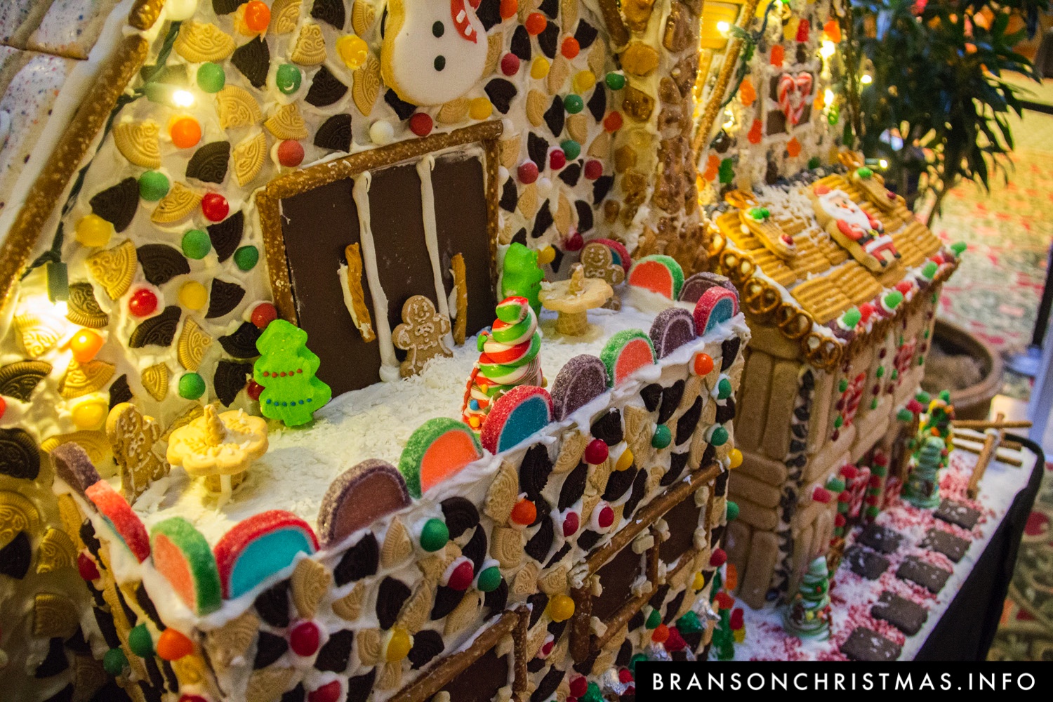 PHOTOS: Chateau on the Lake unveils this year’s gingerbread village ...
